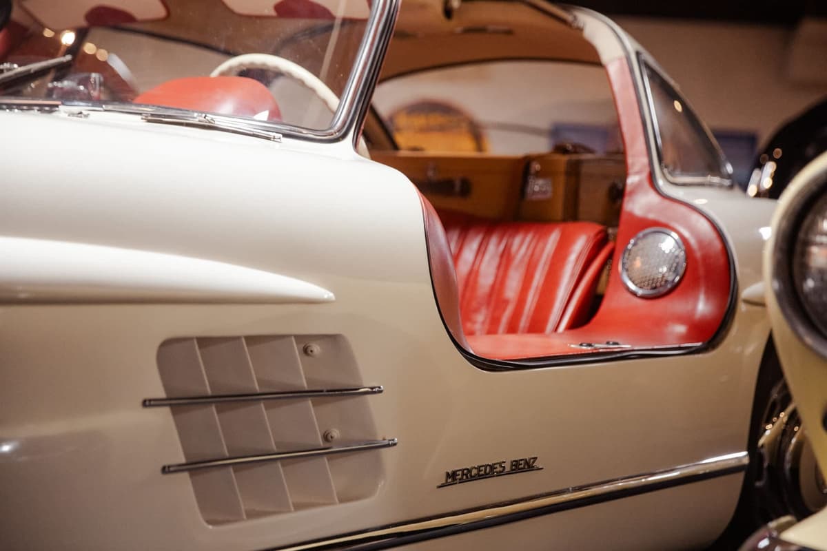 Gullwing — wide