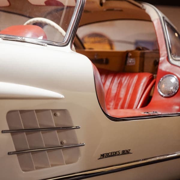 Gullwing — wide