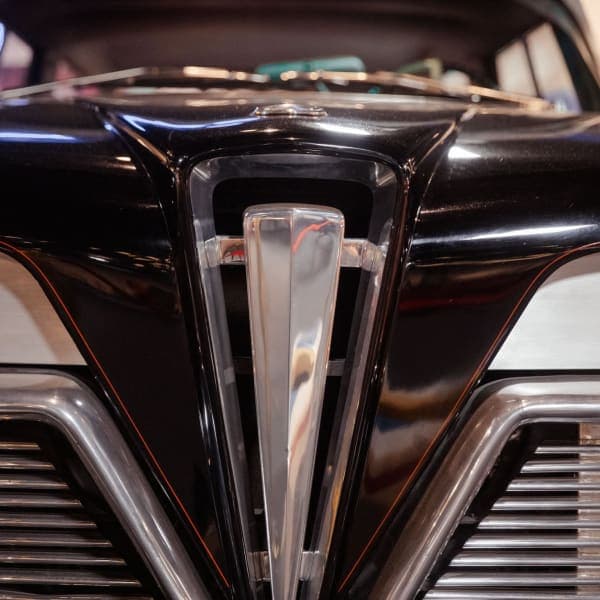 Black custom, centre-divided grille