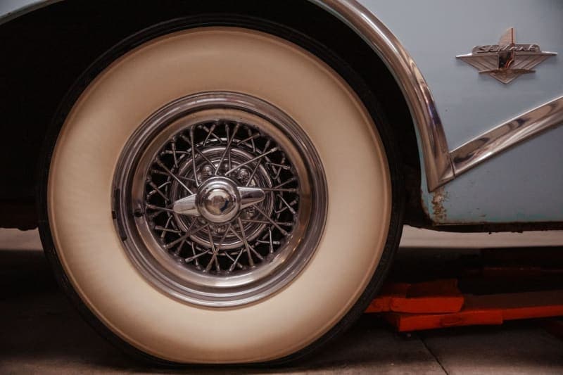 Packard Safari — wire wheel